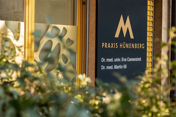 Arztpraxis Hünenberg Signaletik und Leitsystem