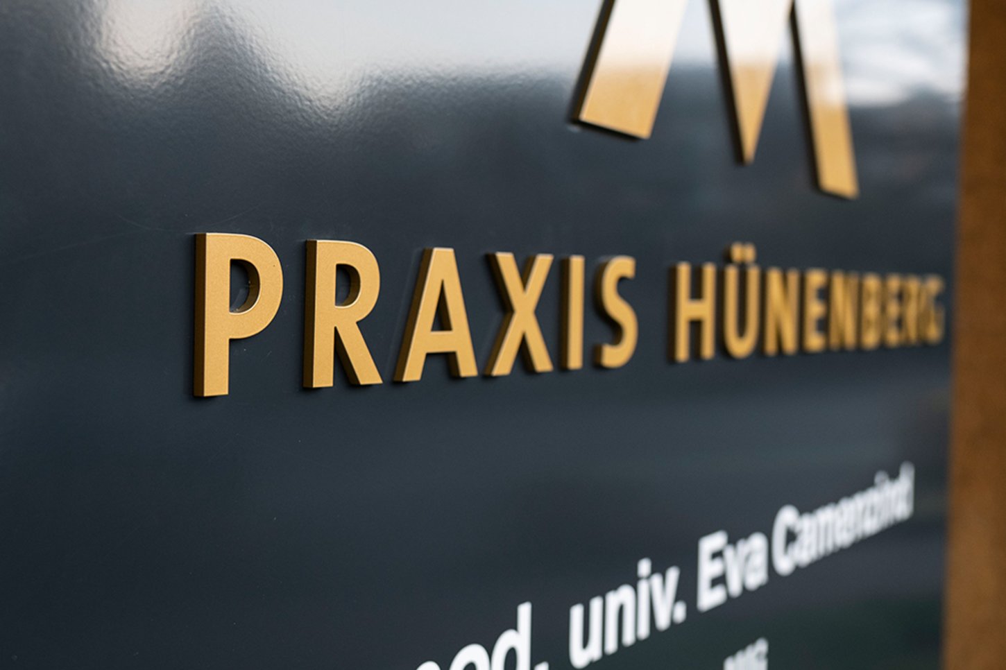 Arztpraxis Hünenberg Signaletik und Leitsystem